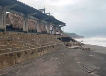El desplome de la obra del malecón ha desatado acusaciones cruzadas y señalamientos contra el ex presidente municipal Juan Carlos Atecas.