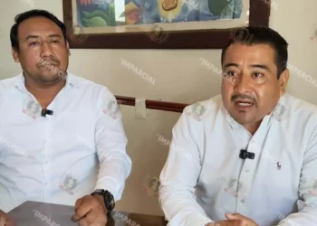 Foto: Jesús Santiago // El ex presidente municipal de San Sebastián Tutla, Alejandro Fernando García Vásquez y el presidente Edgardo Martínez García.
