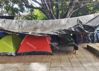 Foto: Adrián Gaytán // El plantón magisterial ya con amplios espacios en el zócalo de la ciudad de Oaxaca.