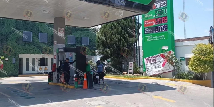 Foto: Lisbeth Mejía Reyes // Este fin de semana seguían las lonas en al menos tres estaciones ubicadas en la avenida Eduardo Mata.