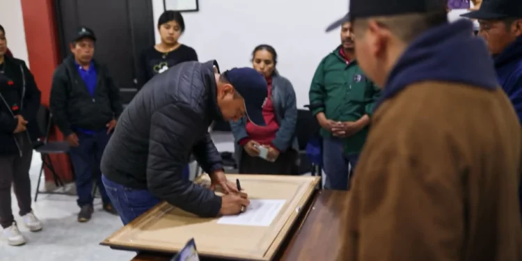 En territorio, Nino Morales recorre comunidades de la Sierra Mixe
