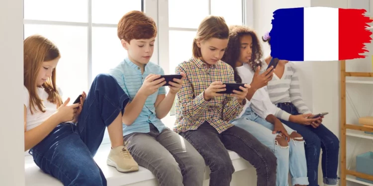 ¿Adiós a las pantallas? Francia busca prohibir por completo los celulares en las escuelas para septiembre