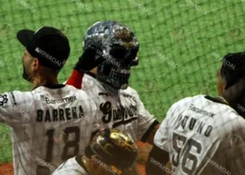 Foto: Jorge Luis Plata // Guerreros aseguró la serie luego de imponerse 9 carreras por 1 a los Charros de Jalisco este domingo.