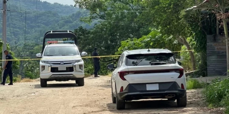 Hallan a hombre sin vida con impactos de arma de fuego en Santa María Huatulco