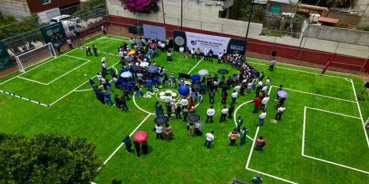 Foto: Gobierno de Oaxaca // Inauguración de canchitas, pero sin programa integral para su uso intensivo de para impulsar el deporte.