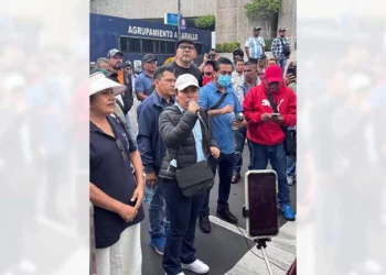Foto: Cencos 22 // Integrantes de la Comisión Nacional Única de Negociación (CNUN) tras salir de la negociación en la Secretaría de Gobernación.
