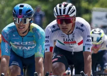 Isaac del Toro desciende en el Tour Auvergne-Rhône-Alpes tras una complicada contrarreloj por equipos