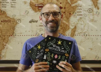 Juan Pablo González señaló que uno de los principales objetivos del libro es incentivar el diálogo entre padres e hijos.
