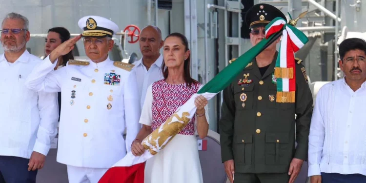 La presidenta Claudia Sheinbaum Pardo encabezó la ceremonia oficial del Día de la Marina Nacional desde el Buque Usumacinta en Michoacán.