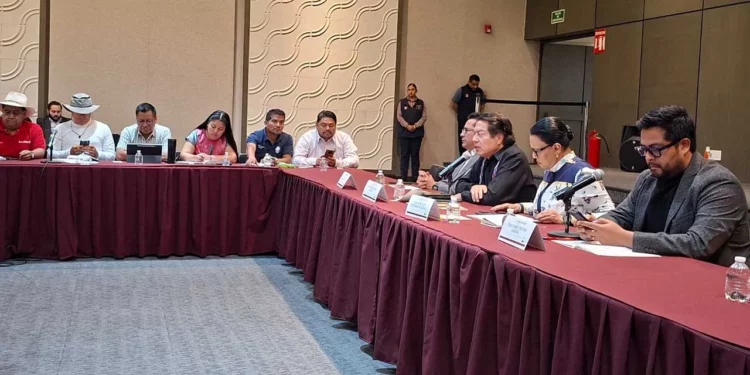 Foto: Cencos 22 // La mesa de negociación en Segob de la cual la CNTE se retiró ante la exigencia de que sea presidida por Claudia Sheinbaum.