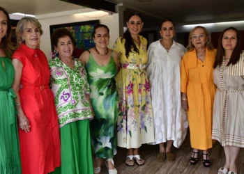Las invitadas compartieron una agradable mañana de convivencia, buenos deseos y felicitaciones en honor de la festejada.