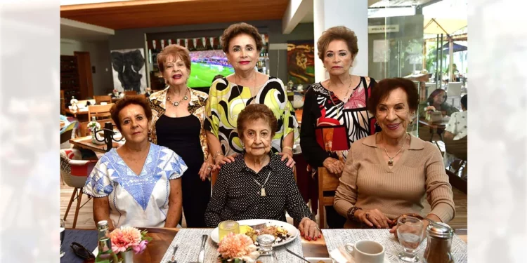 Foto: Rubén Morales // Leonor Hurtado, Irene Rodríguez de Díaz, Pilar Moreno de Echaide, Conchita Galindo, Martha Pacheco y Bety Guillén.