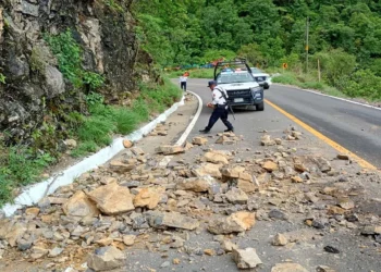 Foto: Gobierno de Oaxaca // Malas condiciones carreteras facilitarían delitos contra transportistas en carreteras cercanas a Putla.