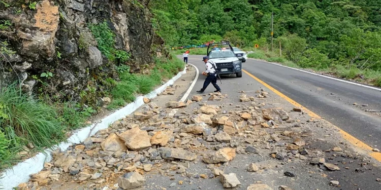 Foto: Gobierno de Oaxaca // Malas condiciones carreteras facilitarían delitos contra transportistas en carreteras cercanas a Putla.