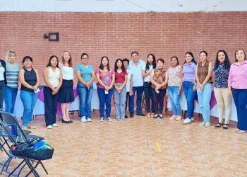 Mujeres de Santiago Huajolotitlán reflexionaron sobre autocuidado y bienestar emocional.
