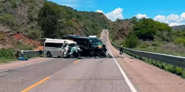 Foto: redes sociales // El accidente que dejó 8 personas muertas y 15 lesionados en la Oaxaca-Cuacnopalam.