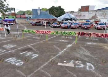 Foto: Adrián Gaytán // Nuevos sitios de taxis en las más desfavorables condiciones.