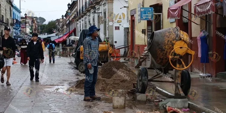 Foto: Lisbeth Mejía // Oaxaca camina…pero paso a pasito.