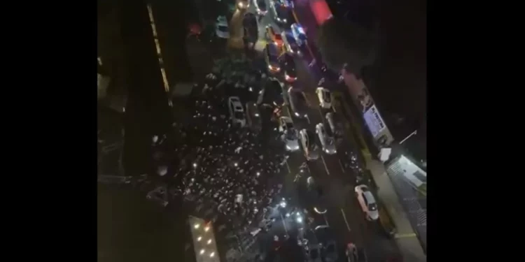 VIDEO | ¡Calientan el México vs Ecuador! Afición tricolor arma serenata frente al hotel del rival
