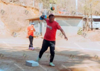Foto: Leobardo García Reyes // Preparan el Torneo Internacional de Pelota Mixteca.