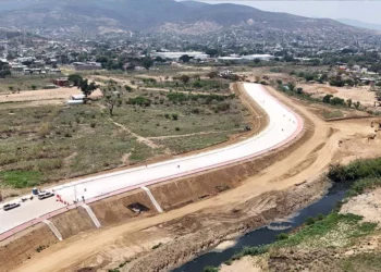 Foto: Gobierno de Oaxaca // Que mejorarán las vías de acceso a la capital.