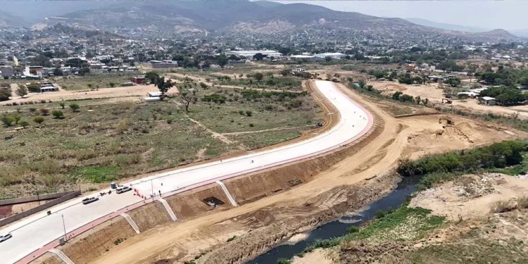 Foto: Gobierno de Oaxaca // Que mejorarán las vías de acceso a la capital.