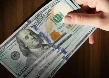 ¿Cuánto dinero entró a México por remesas? Banxico reporta crecimiento de 3.7% en abril