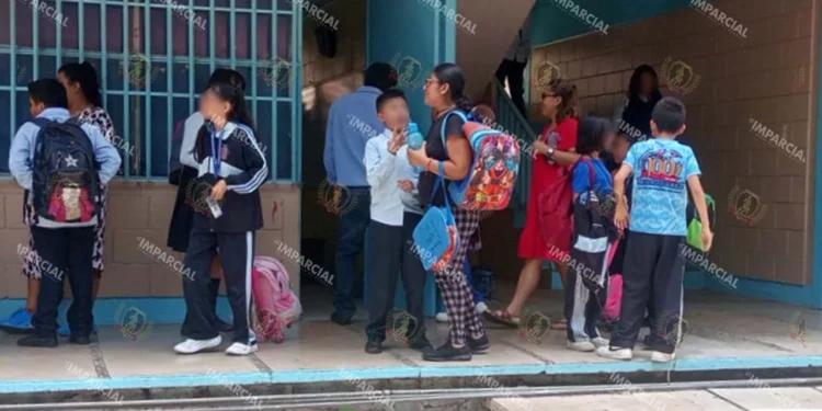 Foto: Adrián Gaytán // Retorno a las aulas tras casi un mes de paro