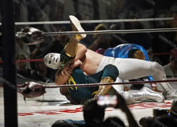Fotos: Jorge Luis Plata // Santo Jr. vence al Hijo de Fishman.
