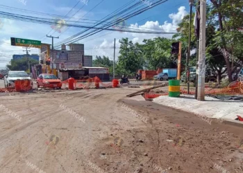 Foto: Lisbeth Mejía // Cruce de avenida Hornos y Lázaro Cárdenas ya con más de 5 meses cerrado.
