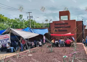 Foto: Jesús Santiago // Este martes se mantuvo el bloqueo al aeropuerto de la ciudad de Oaxaca.