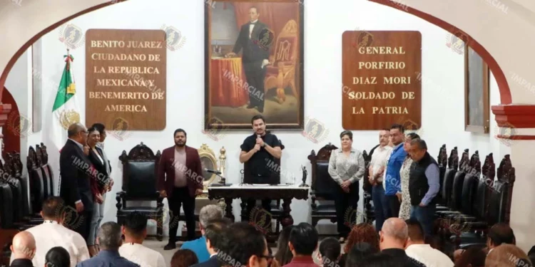Foto: Adrián Gaytán // Sesión del cabildo abierto en la capital.