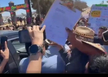 VIDEO | Reciben a Claudia Sheinbaum con protestas de la CNTE en Baja California: «¡Claudia, mentiste!»