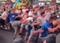 VIDEOS | ¡Estalla la pasión mundialista, hinchas se dan con todo! Pelea campal entre argentinos y argelinos sacude Nueva York