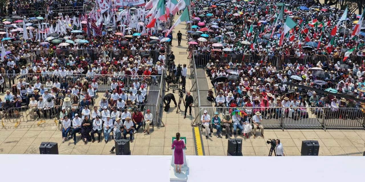 Una multitud de miles de simpatizantes cobijó a la presidenta Claudia Sheinbaum durante su rendición de cuentas en la capital del país.
