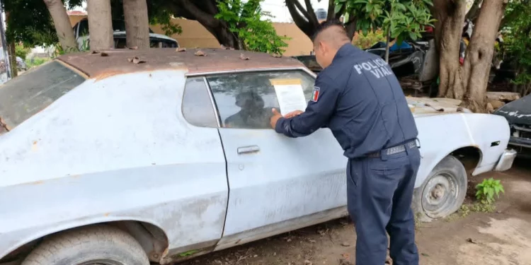 Foto: Municipio de Oaxaca de Juárez // Un aviso previo al retiro de vehículos abandonados.