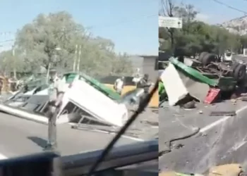 VIDEO | Volcadura de microbús colapsa la México-Pachuca y deja al menos 15 lesionados