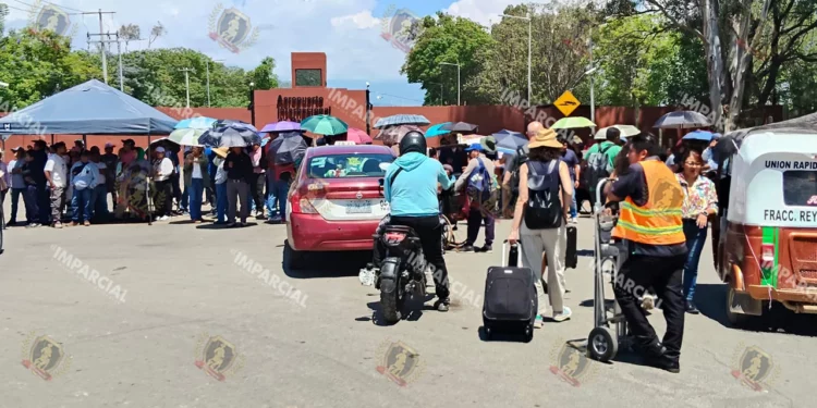 Inicia tercera semana de protestas de la Sección 22; repiten protestas en PEMEX y Aeropuerto