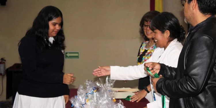 Reconocen a ganadores del Concurso Canguro Matemático 2026