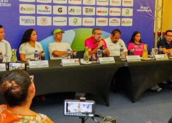 Huatulco se prepara para recibir a más de mil atletas en el Triatlón Internacional 2026
