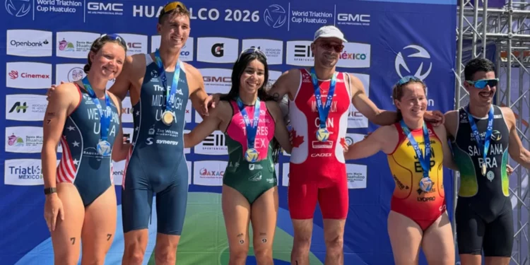 Suena el Himno Nacional en Huatulco; México conquista el oro en la Copa Mundial de Triatlón 2026