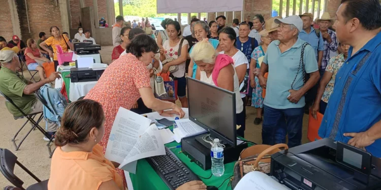 Obtienen certeza jurídica 135 comuneros de San Pedro Pochutla