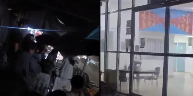 VIDEO | ¡Aguacero, hacinamiento y puertas cerradas en el ISSSTE! Relegados en una lona rota mientras sala permanecía vacía