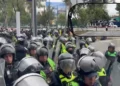 ¡CNTE choca con cerco policial rumbo al estadio del mundial! Advierten que “no rodará el balón” sin respuesta del gobierno