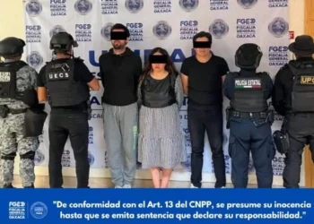 Atrapan a tres presuntos extorsionadores ocultos en Oaxaca