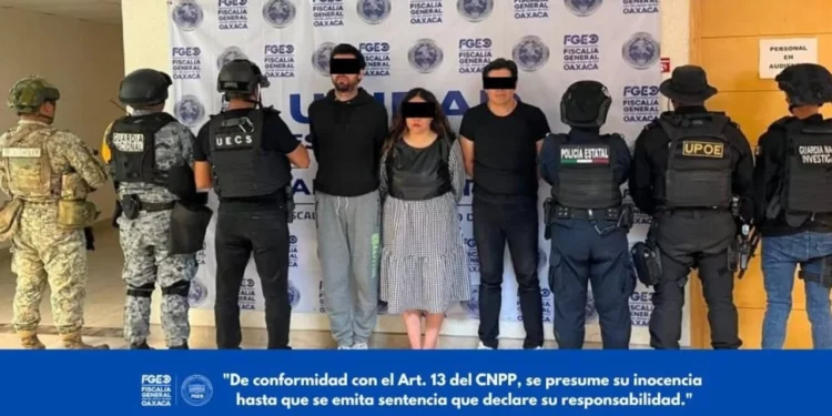 Atrapan a tres presuntos extorsionadores ocultos en Oaxaca