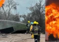 VIDEO | ¡Explosión de pipa sacude Puebla! Brasas de 15 metros generan evacuaciones y pánico en zona escolar