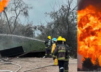 VIDEO | ¡Explosión de pipa sacude Puebla! Brasas de 15 metros generan evacuaciones y pánico en zona escolar