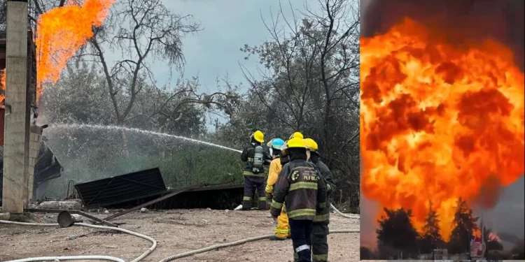 VIDEO | ¡Explosión de pipa sacude Puebla! Brasas de 15 metros generan evacuaciones y pánico en zona escolar