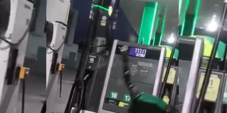 IMÁGENES | Video desata sospechas de cobros irregulares en gasolinera de Oaxaca; exigen revisión de Profeco